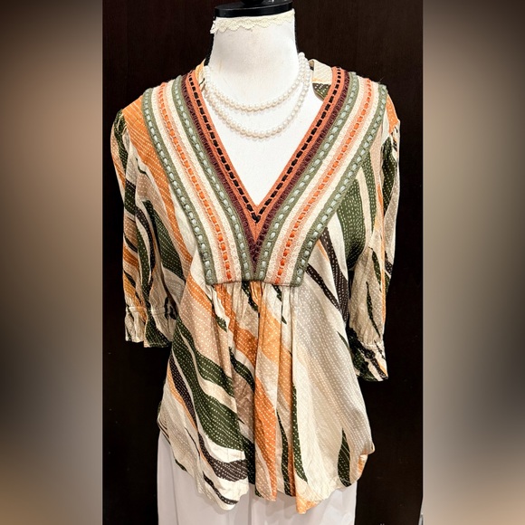 Elegant V-Neck Multicolor Blouse - Picture 2 of 5